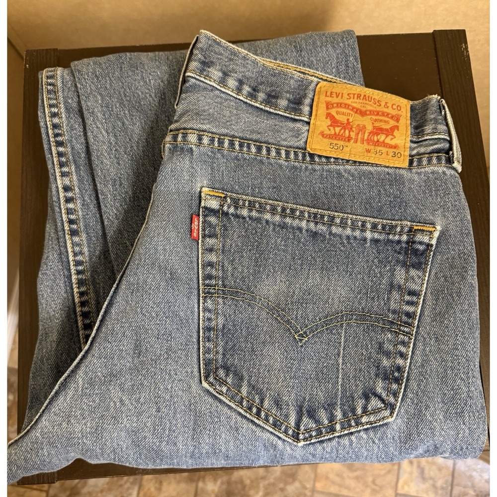 Levi's 550 Jeans Mens 35x30 Blue Medium Wash